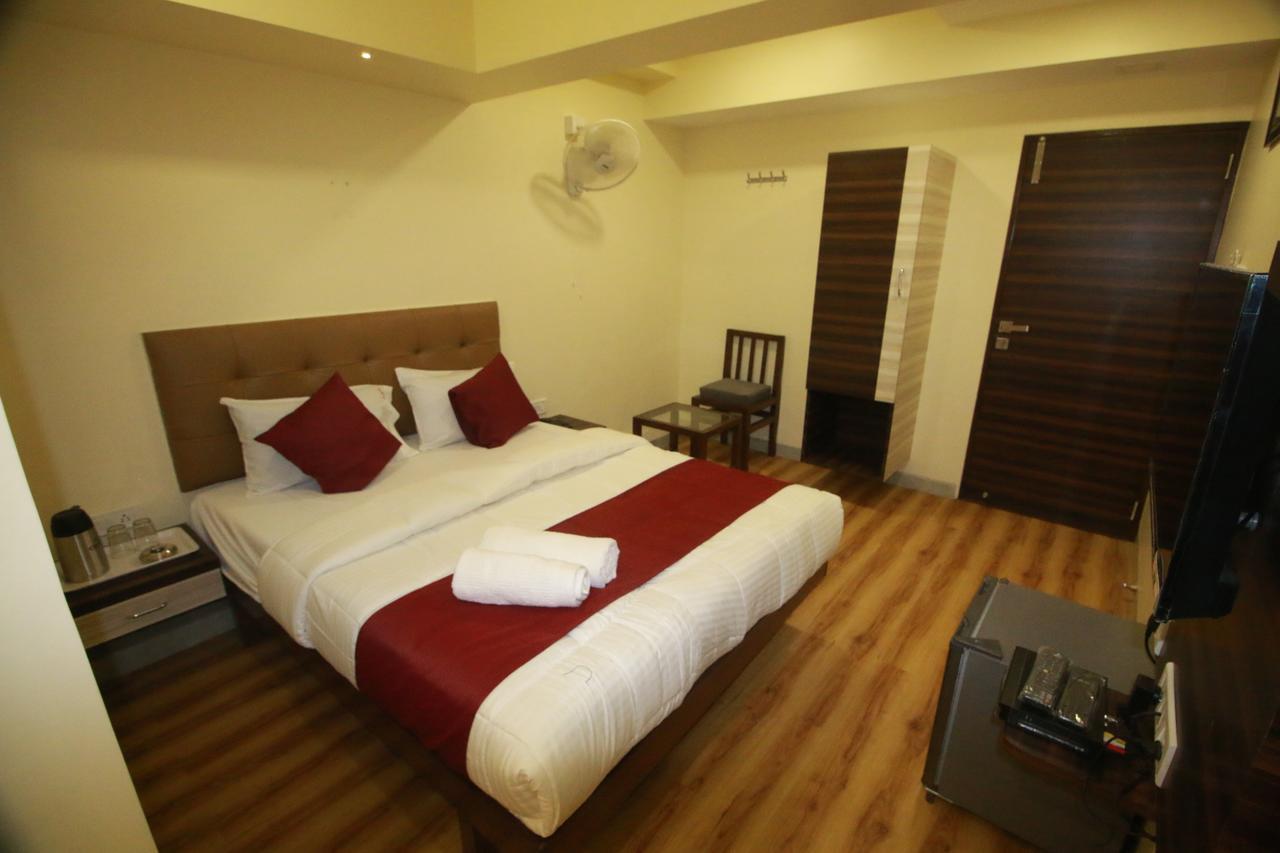 Hotel Alfa International Near Nanavati Hospital Mumbai Near Airport Mumbai Near Juhu Beach Exterior foto